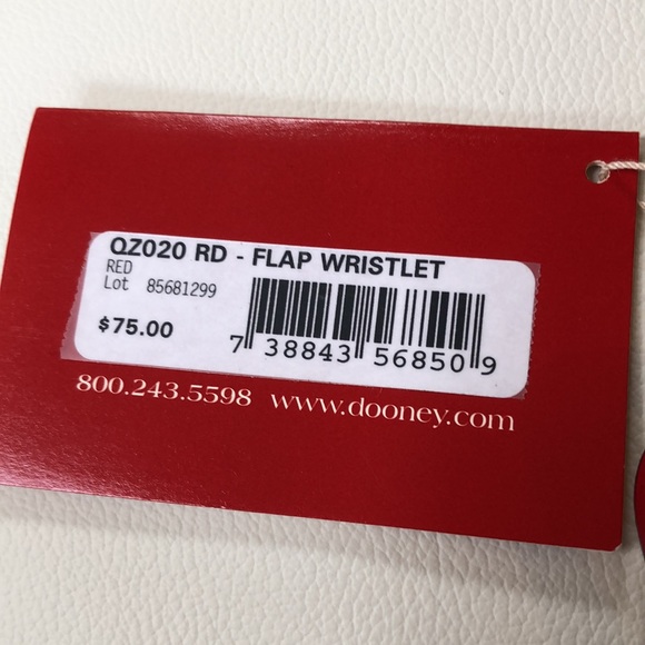 Vintage NWT wristlet - Picture 8 of 8